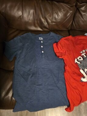 Boys Graphic And Henley Short Sleeve Shirts. Size XL